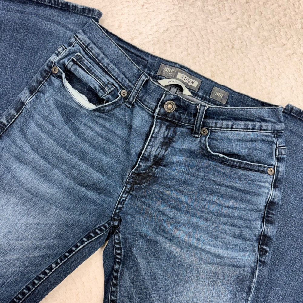 BKE Aiden Bootcut Jeans Dark Wash Whiskered Stretch Denim 30L MGC21188